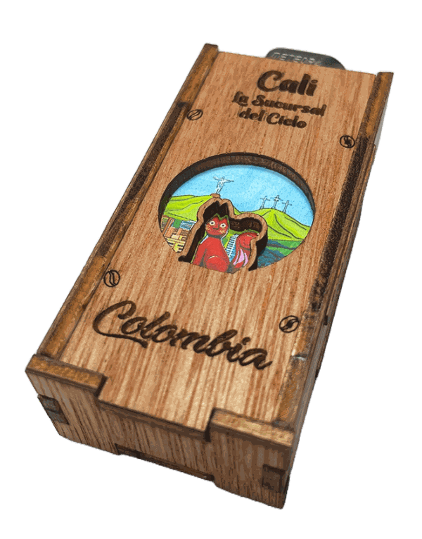 Portacandela de madera pintada